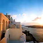 Cori Rigas סנטוריני