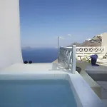 Cori Rigas סנטוריני