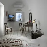 Cori Rigas 4* סנטוריני
