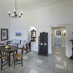 Cori Rigas 4* סנטוריני