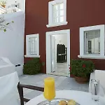 Cori Rigas סנטוריני