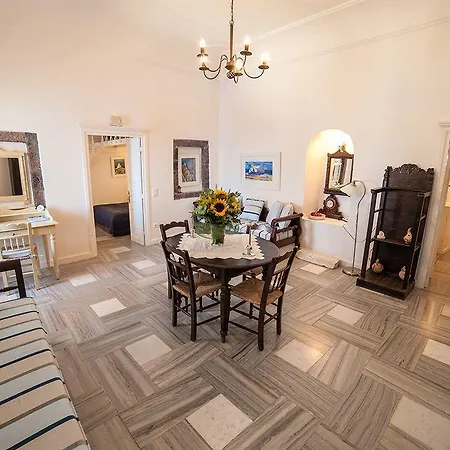 מלון דירות Cori Rigas 4*