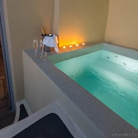 Cori Rigas 4*