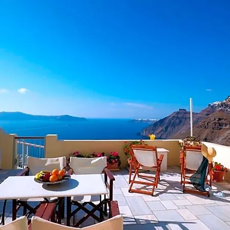 Cori Rigas Fira (Santorini)