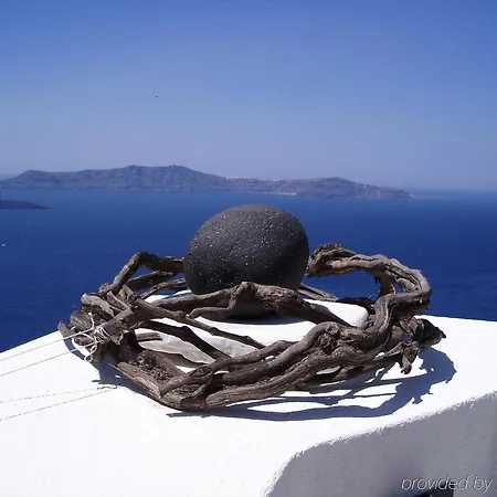 Cori Rigas 4* סנטוריני