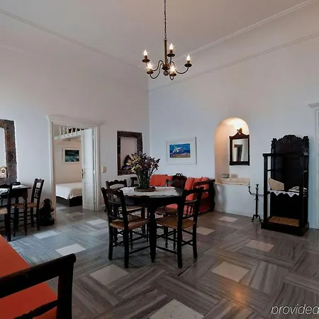 Cori Rigas 4* סנטוריני