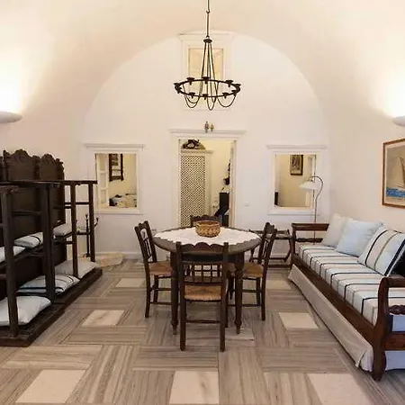 Cori Rigas מלון דירות סנטוריני