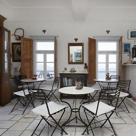 Cori Rigas מלון דירות