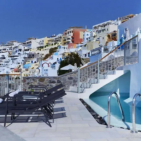 Cori Rigas 4* 산토리니