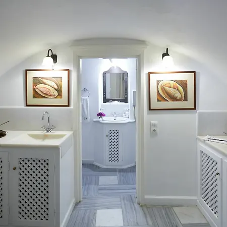 מלון דירות Cori Rigas 4*