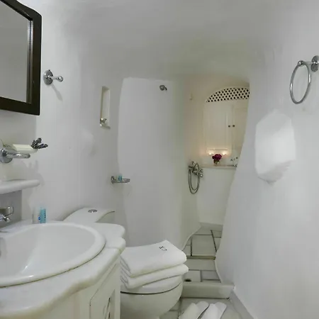 Cori Rigas מלון דירות 4*