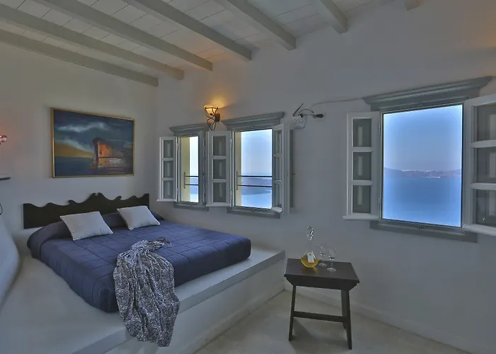 Cori Rigas 4* ثيرا