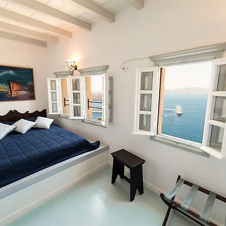 Cori Rigas Fira (Santorini)