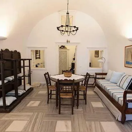 Cori Rigas Aparthotel Fira (Santorini)