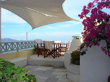 Cori Rigas Fira (Santorini)