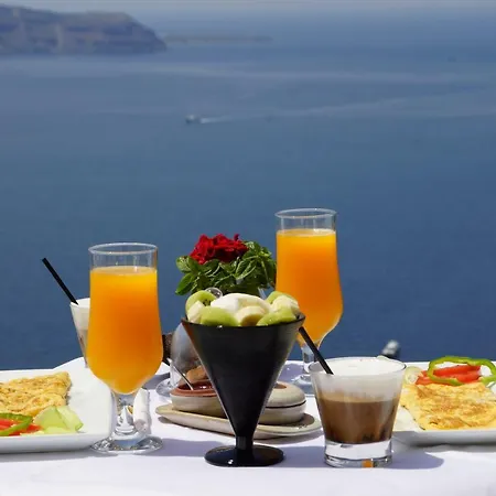 Cori Rigas Fira (Santorini)