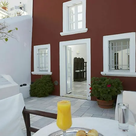 Cori Rigas Fira (Santorini)