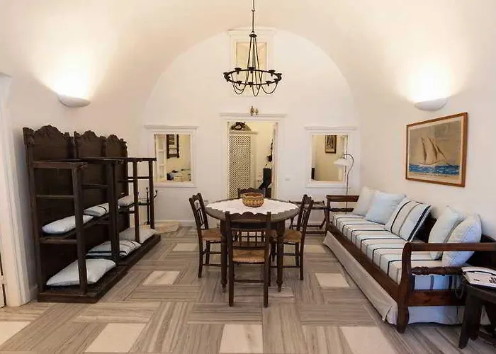 Cori Rigas Aparthotel Fira (Santorini)