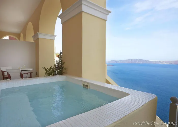 Cori Rigas Fira (Santorini)