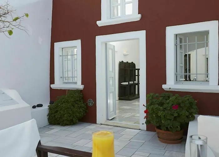 Cori Rigas Fira (Santorini)