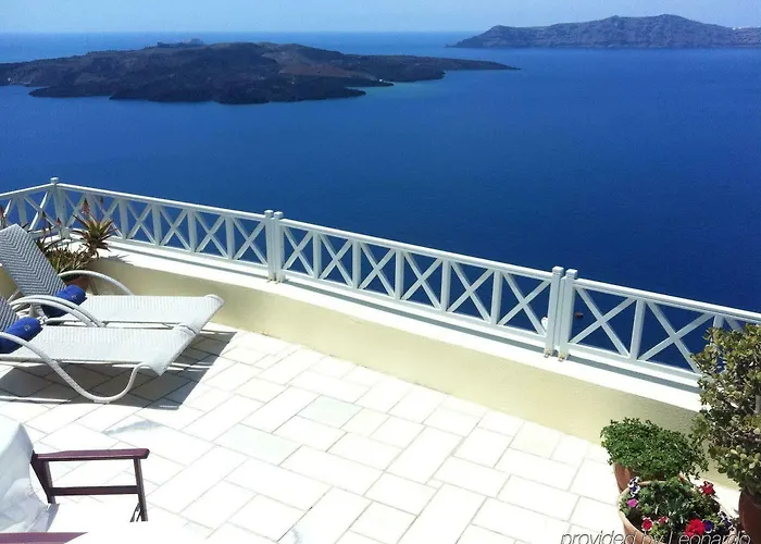 Cori Rigas Fira (Santorini)