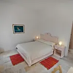Cori Rigas 4* ثيرا