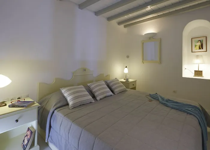 Cori Rigas Fira (Santorini)