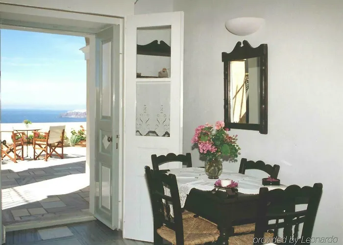 Cori Rigas Fira (Santorini)